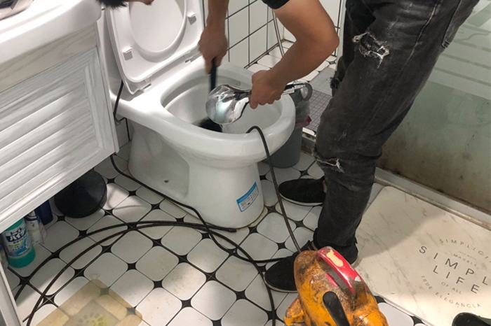 通许马桶堵塞自己疏通还是找师傅?专业上门服务让你省时更省心